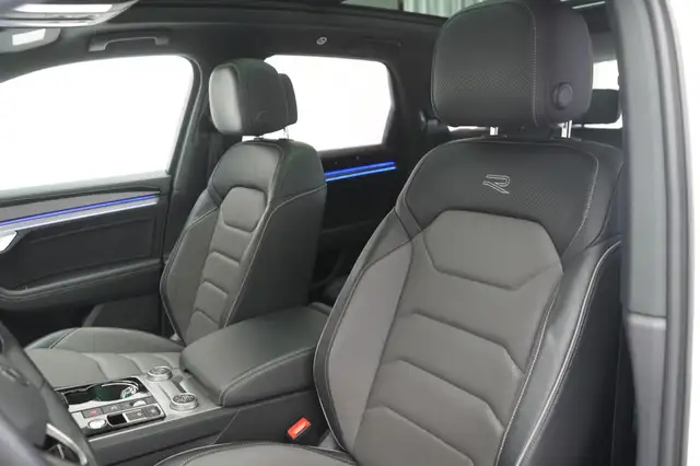 Volkswagen Touareg view 10