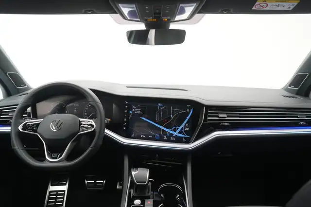 Volkswagen Touareg view 14
