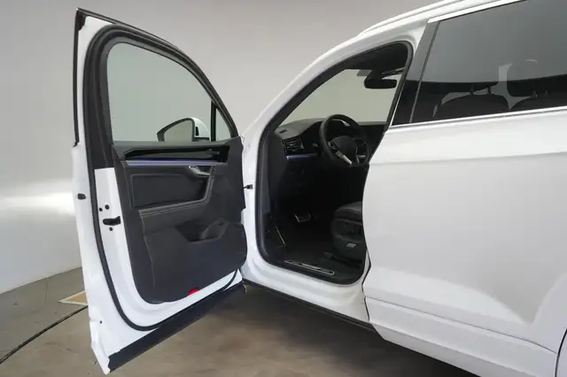 Volkswagen Touareg view 11