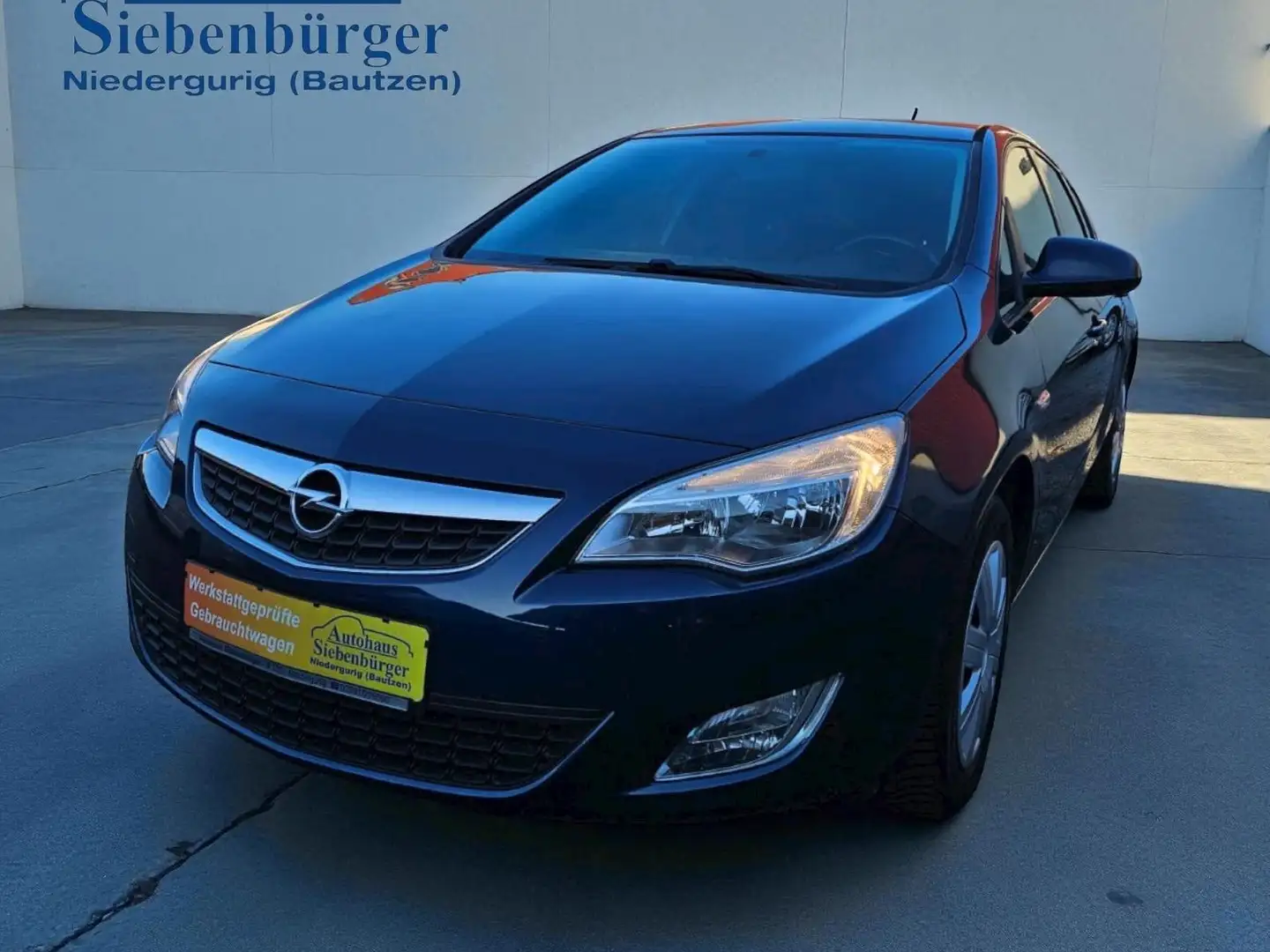 Opel Astra J 1.6 Lim. Design Edition **AHK**2.Hand** Blau - 1