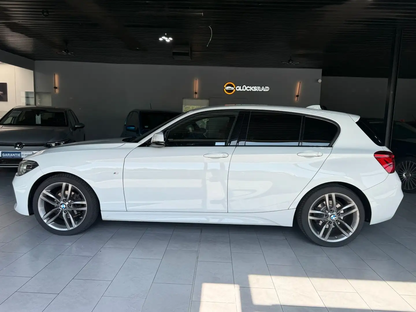 BMW 118 d M Sport Shadow Aut. LED Alcantara Nav Tüv Weiß - 2