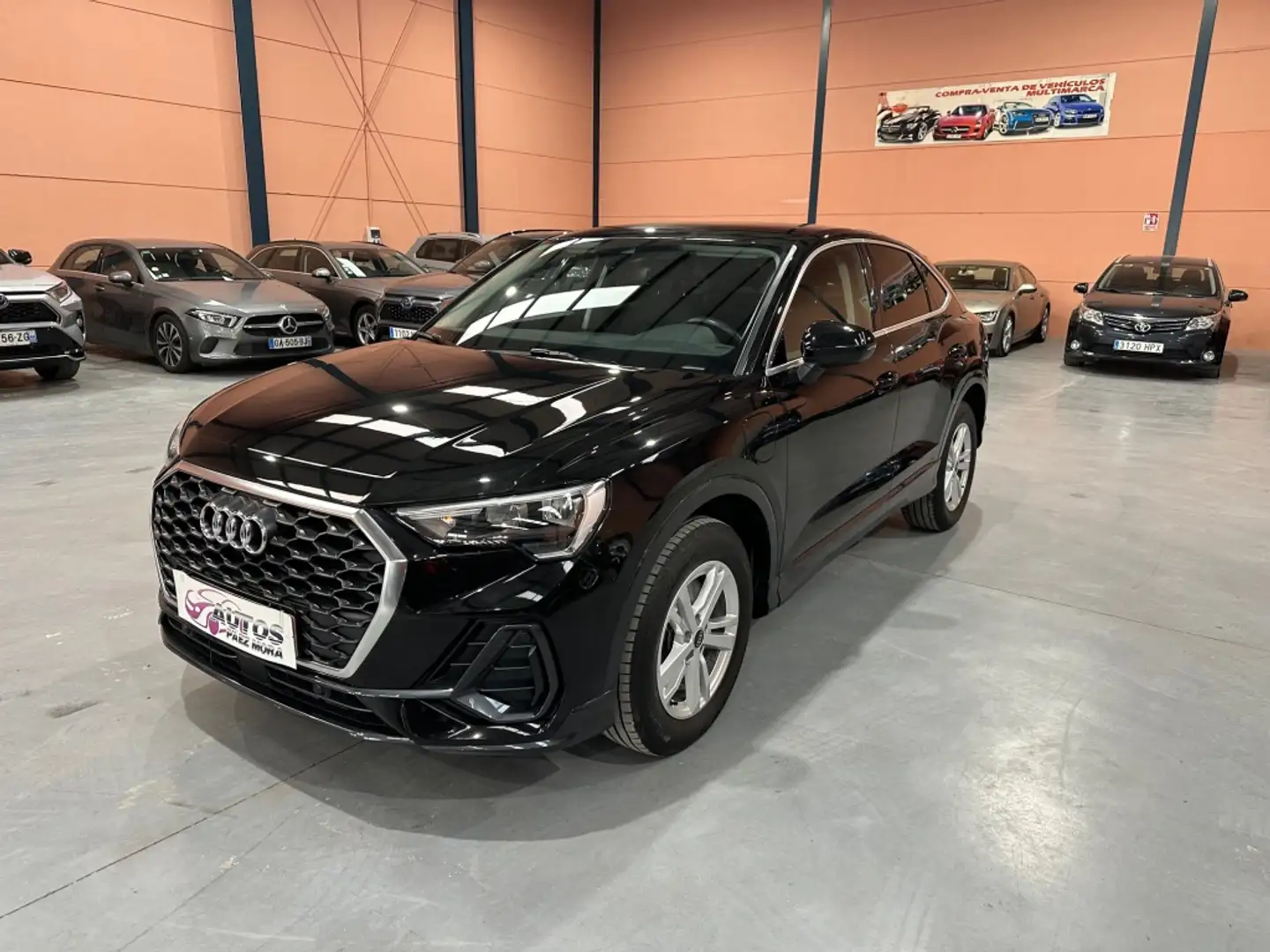 Audi Q3 Sportback 45 TFSIe Black line S-tronic Negro - 1