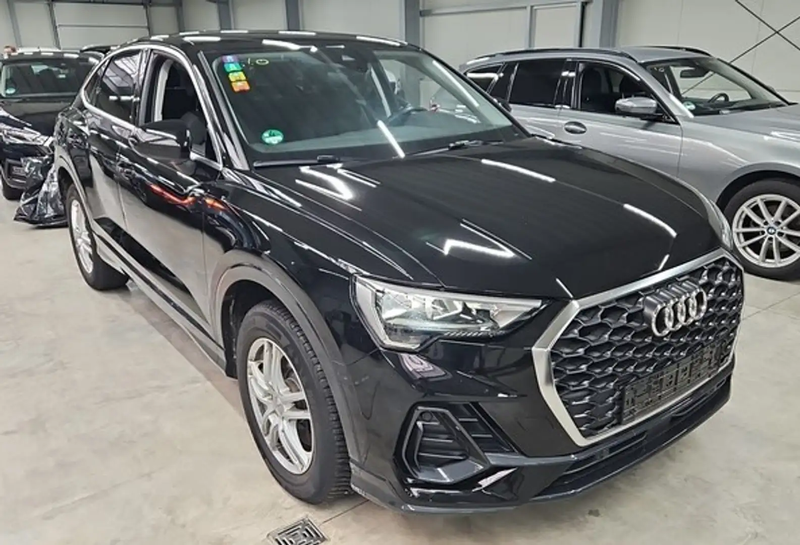 Audi Q3 Sportback 45 TFSIe Black line S-tronic Noir - 2