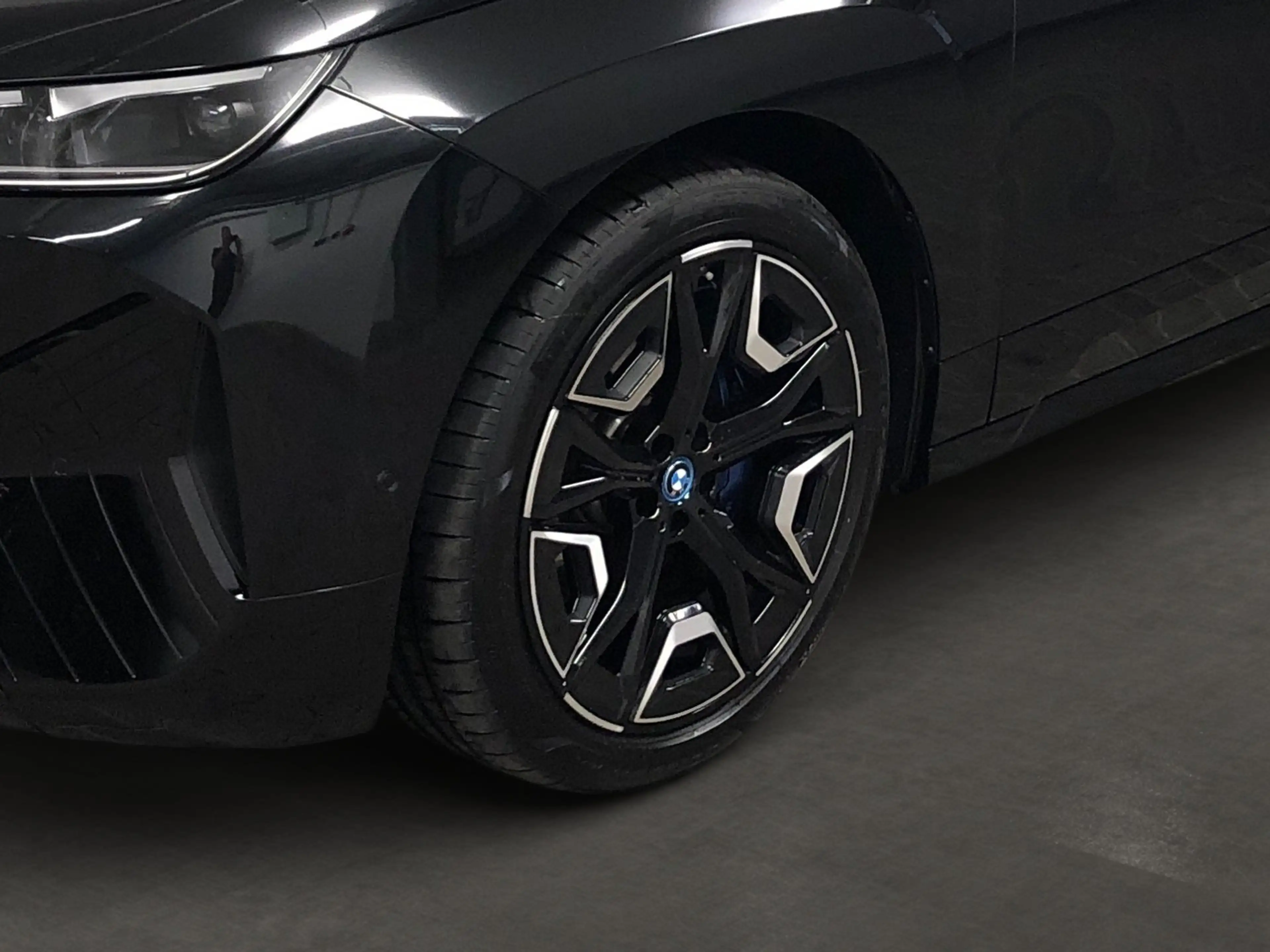 BMW iX xDrive50 AHK*Laser*Suite*Panorama*ACC*360* — photo 6