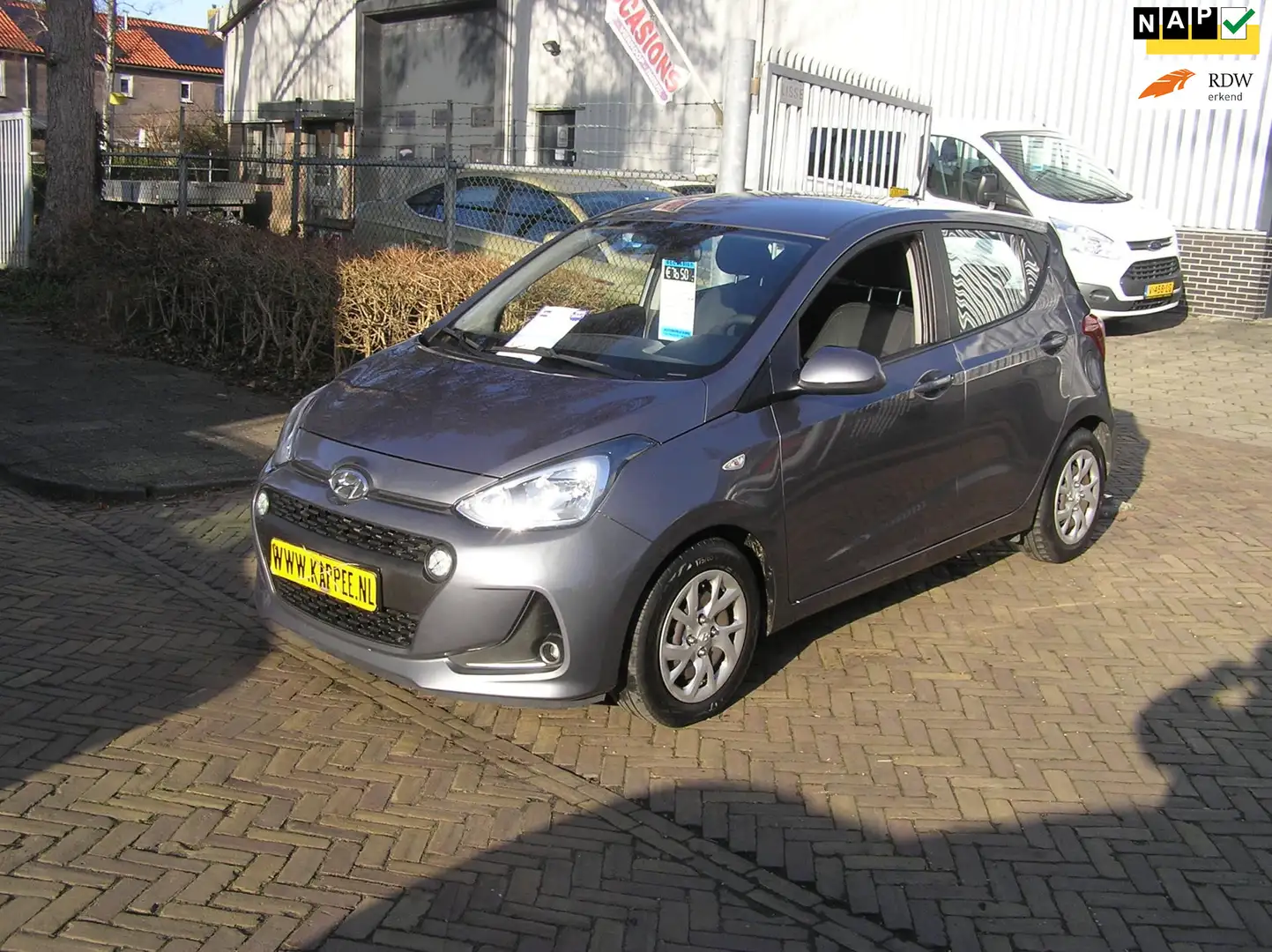 Hyundai i10 1.0i Comfort 119 d km nap navi airco nieuwe APK Grau - 1
