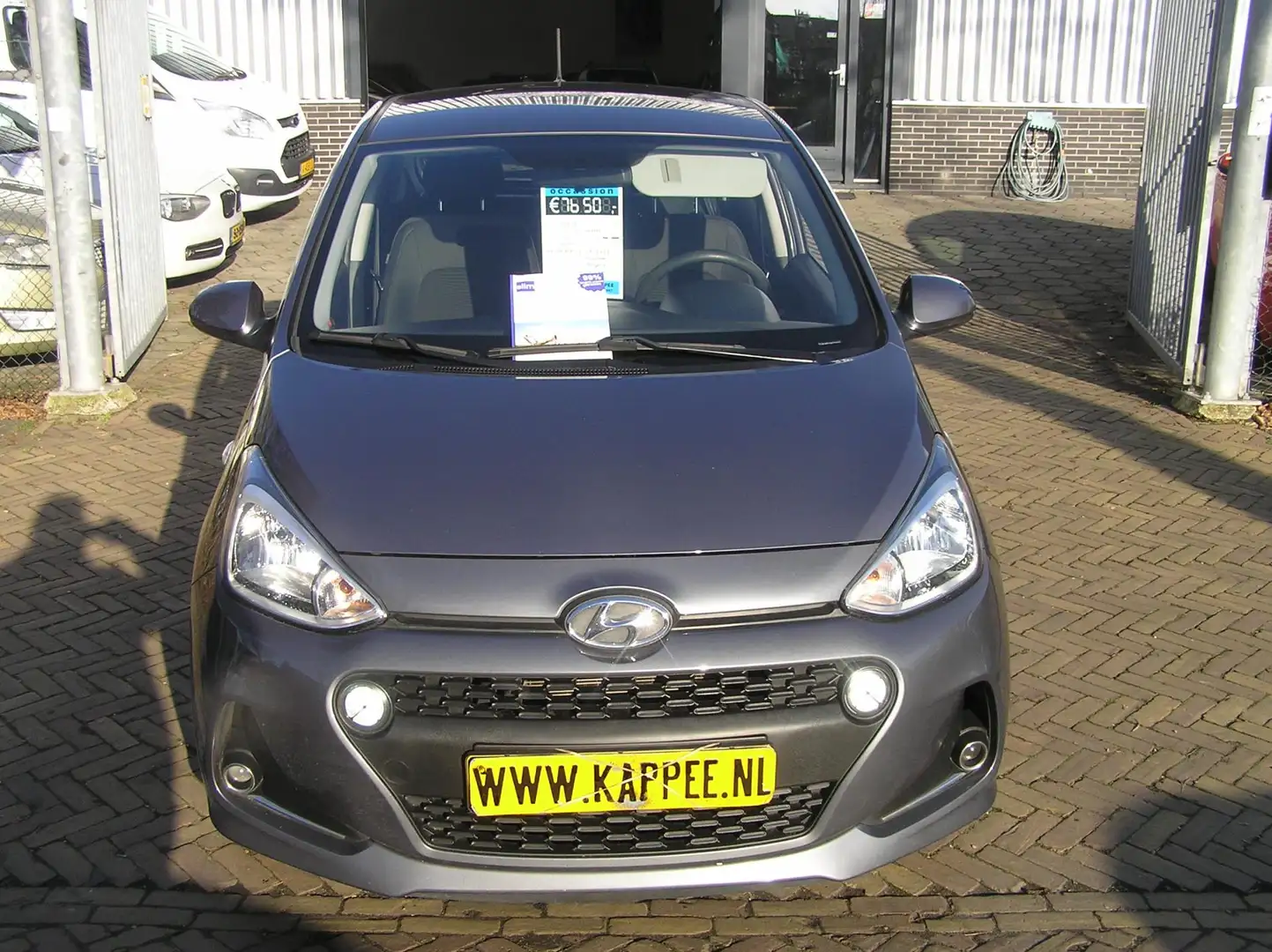 Hyundai i10 1.0i Comfort 119 d km nap navi airco nieuwe APK Grau - 2