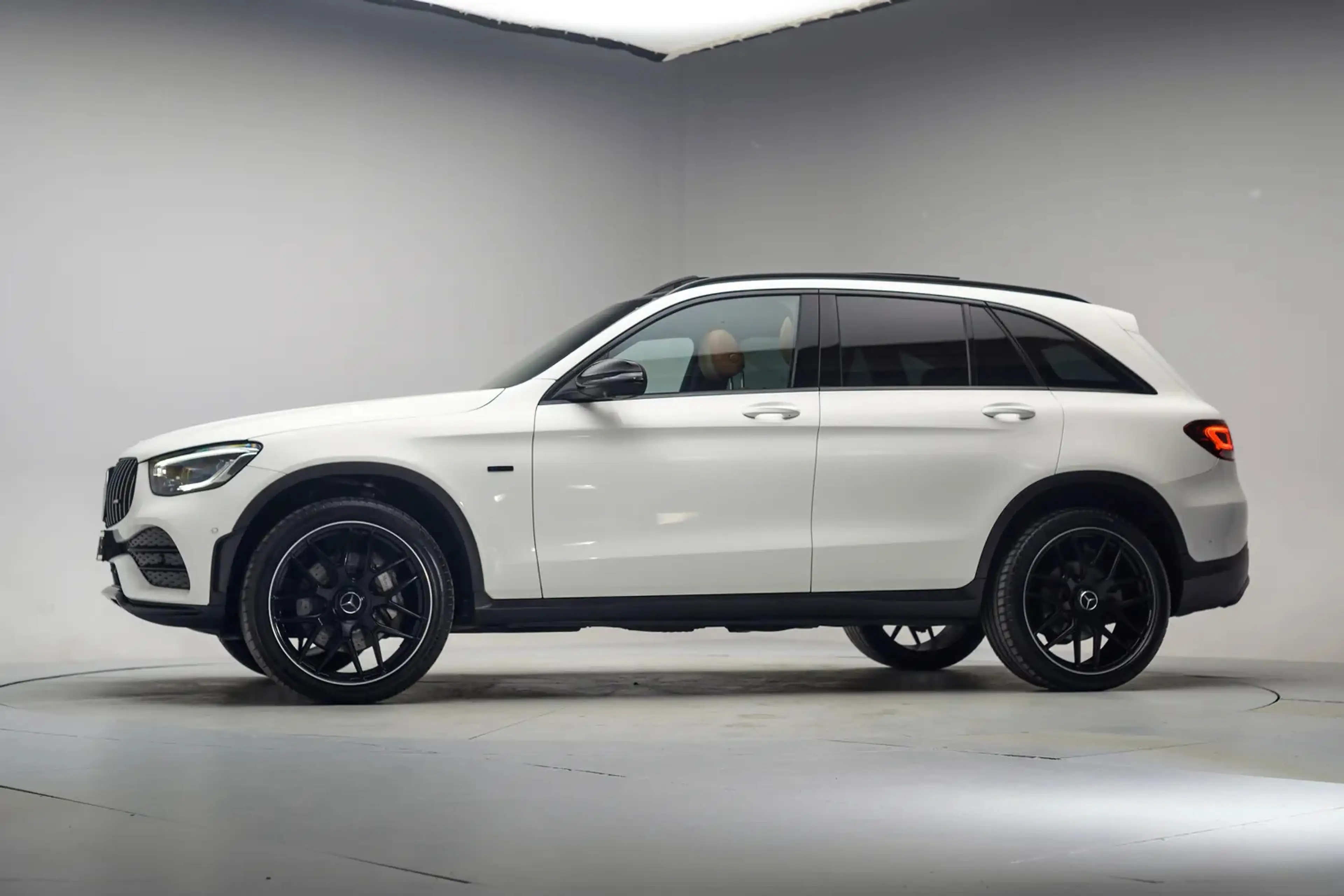 Mercedes-Benz GLC 300 300e 4MATIC AMG Line Premium Night Aut. [ Panorama — photo 2