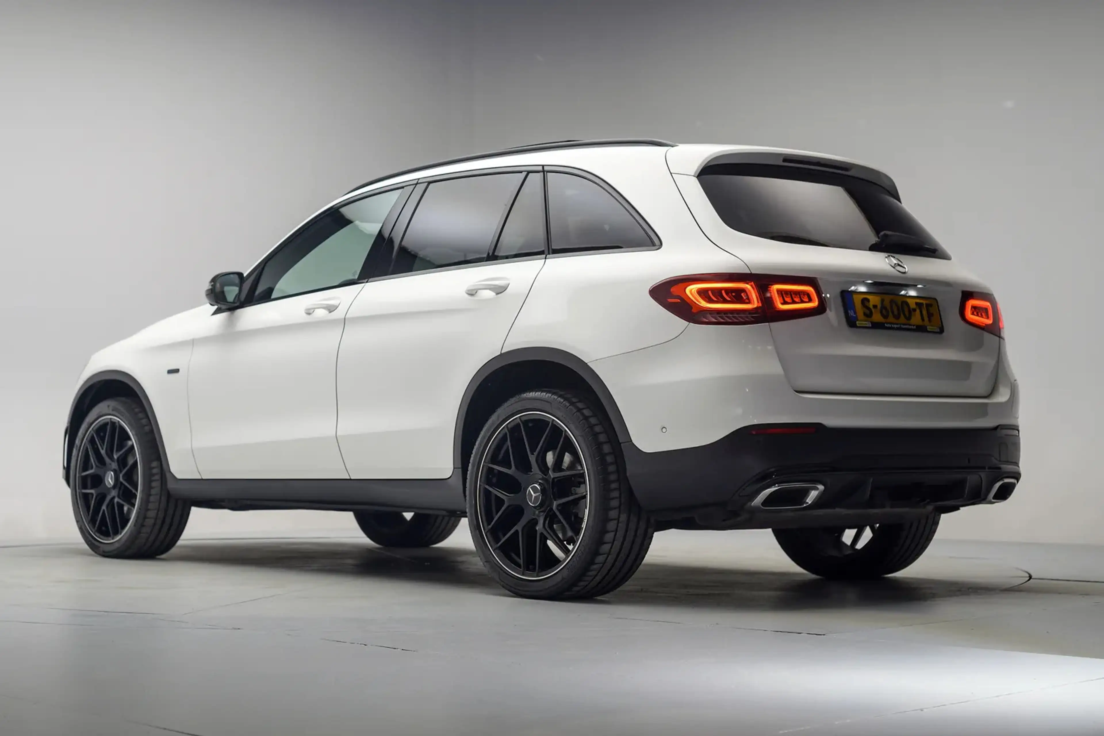 Mercedes-Benz GLC 300 300e 4MATIC AMG Line Premium Night Aut. [ Panorama — photo 3