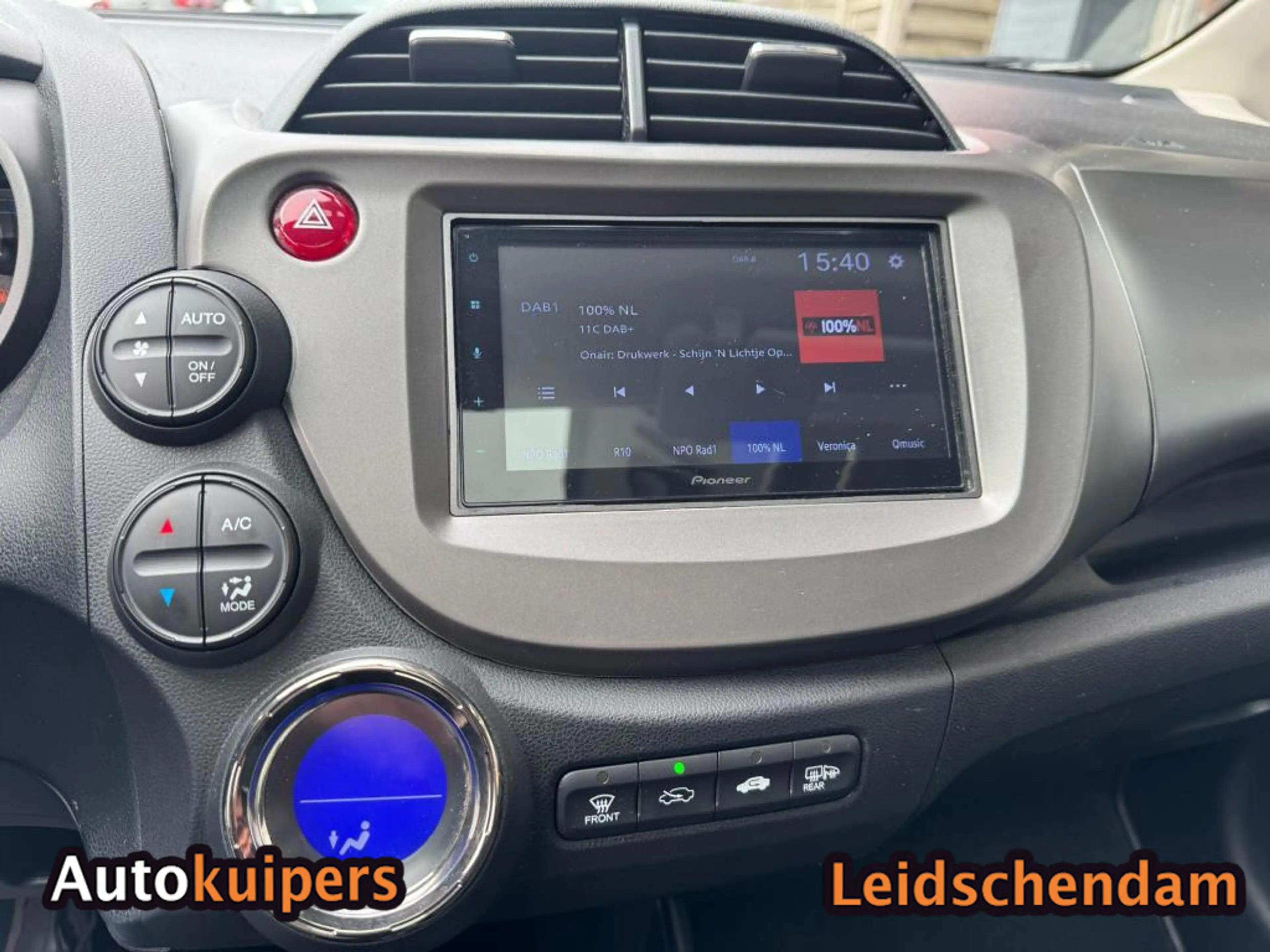 Honda Jazz 1.4 Hybrid Elegance — photo 11