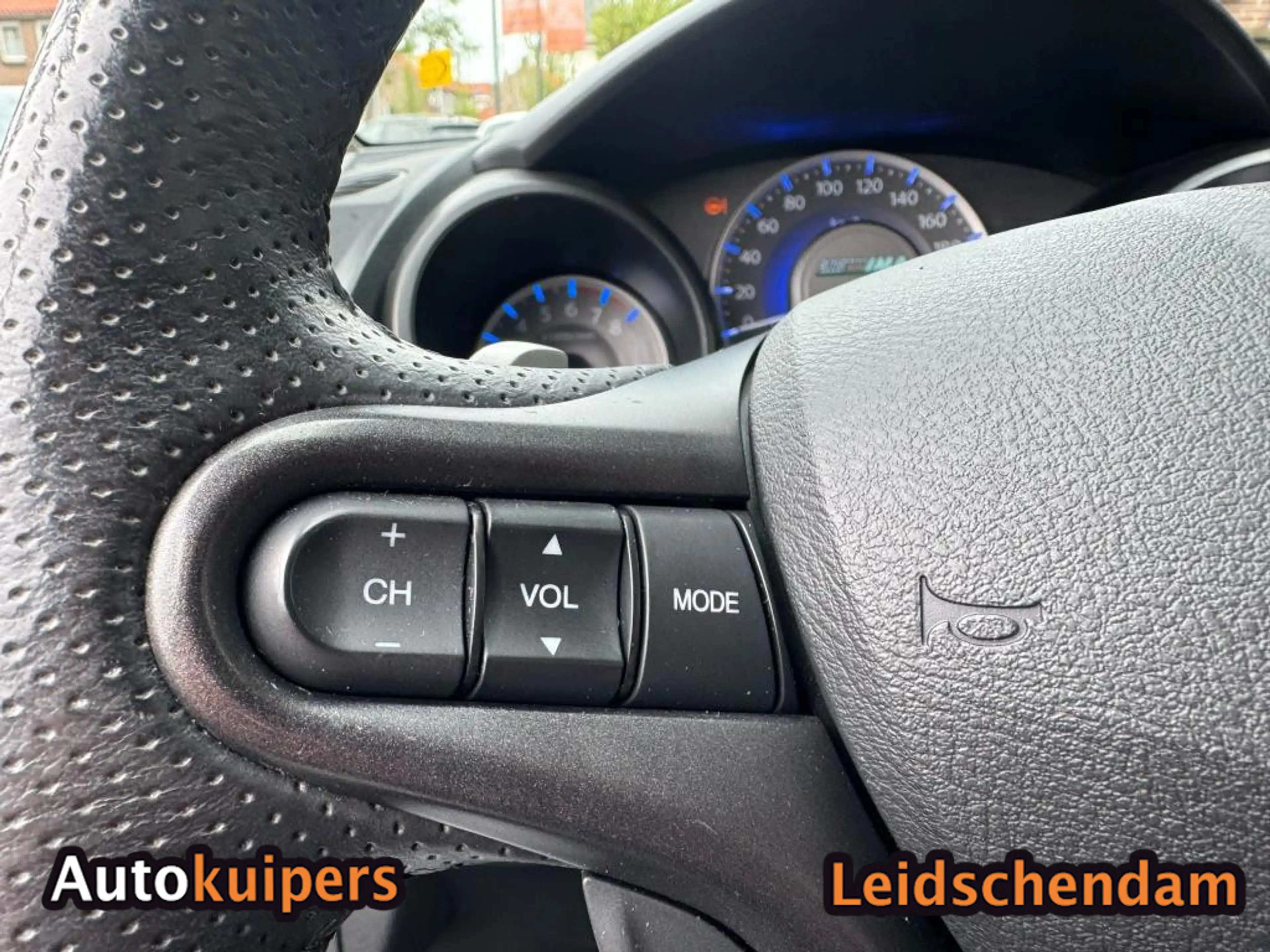 Honda Jazz 1.4 Hybrid Elegance — photo 13