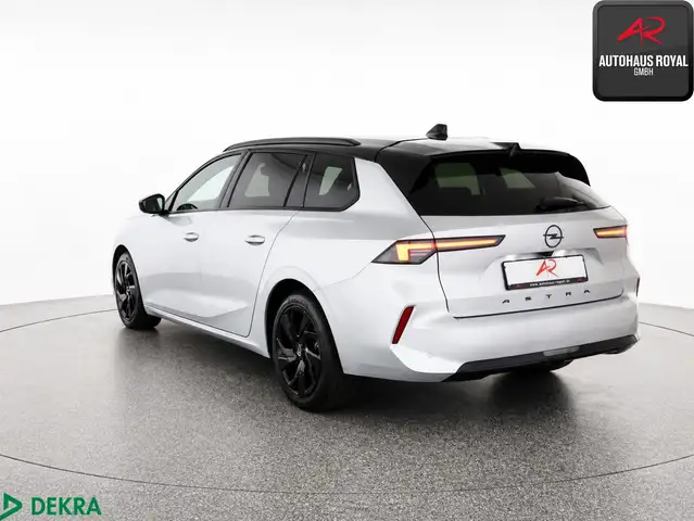 Opel Astra view 3