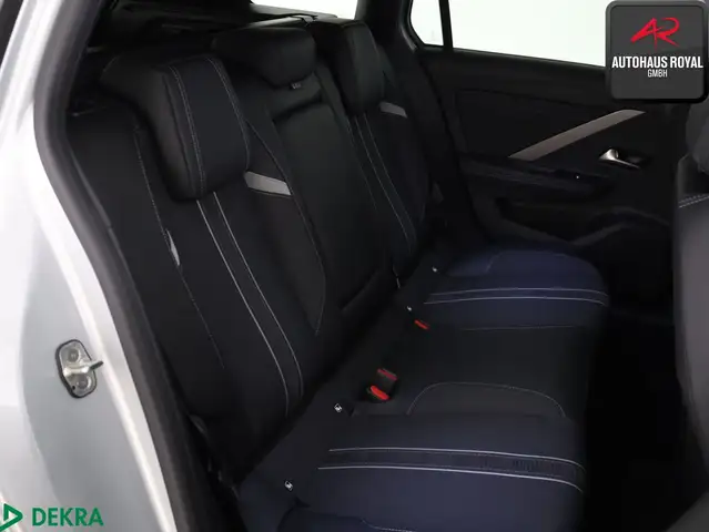Opel Astra view 12