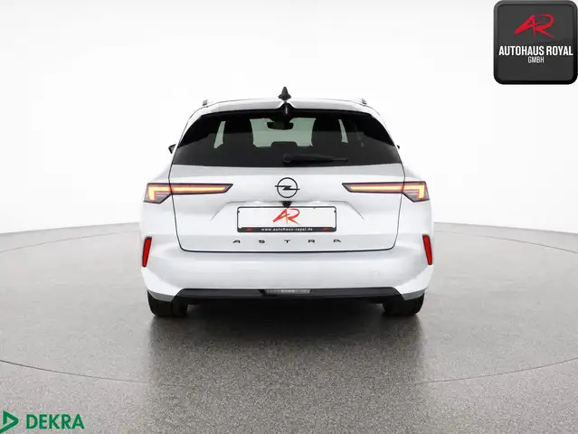Opel Astra view 4