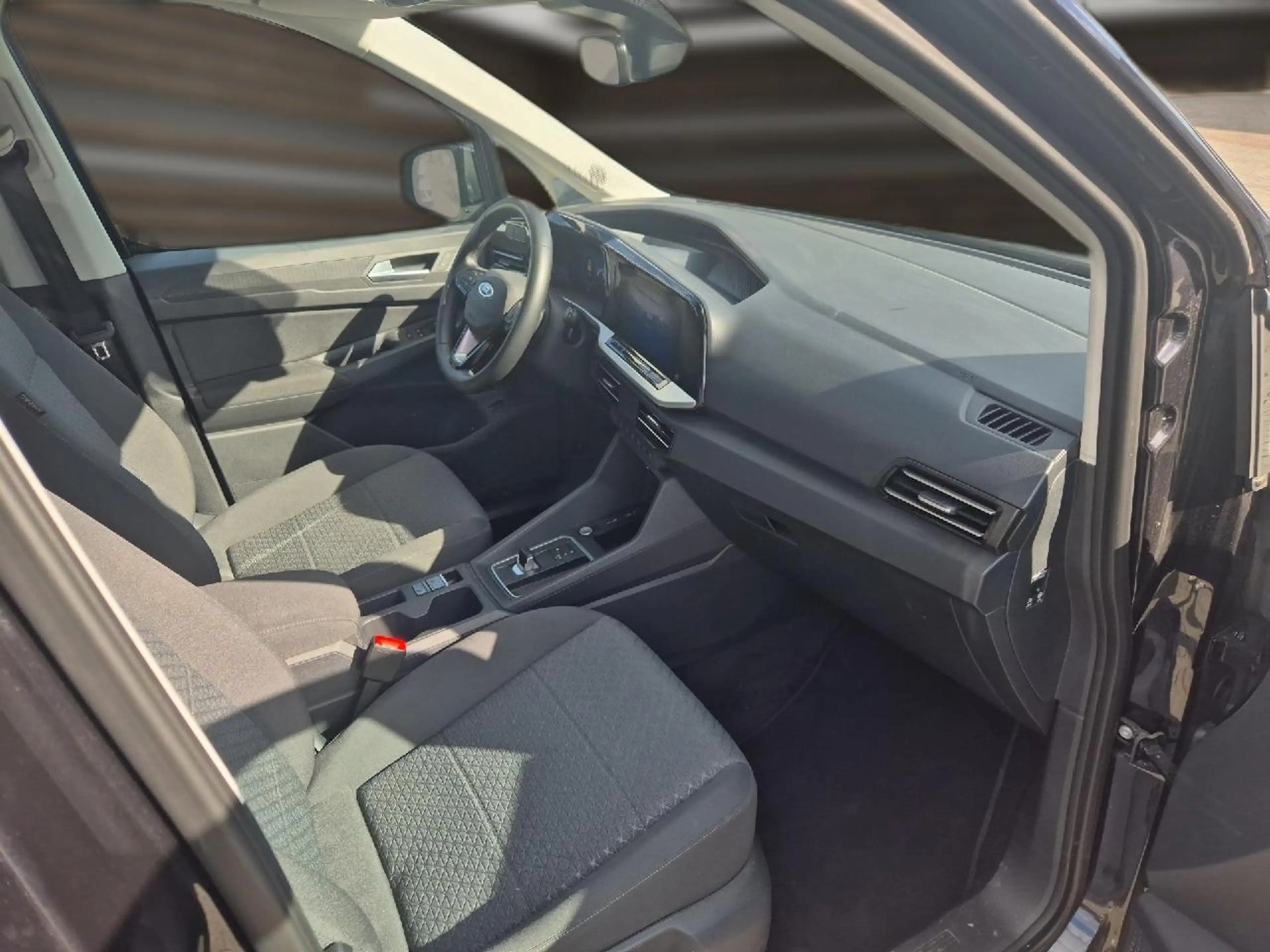 Ford Grand Tourneo PHEV Titanium — photo 8