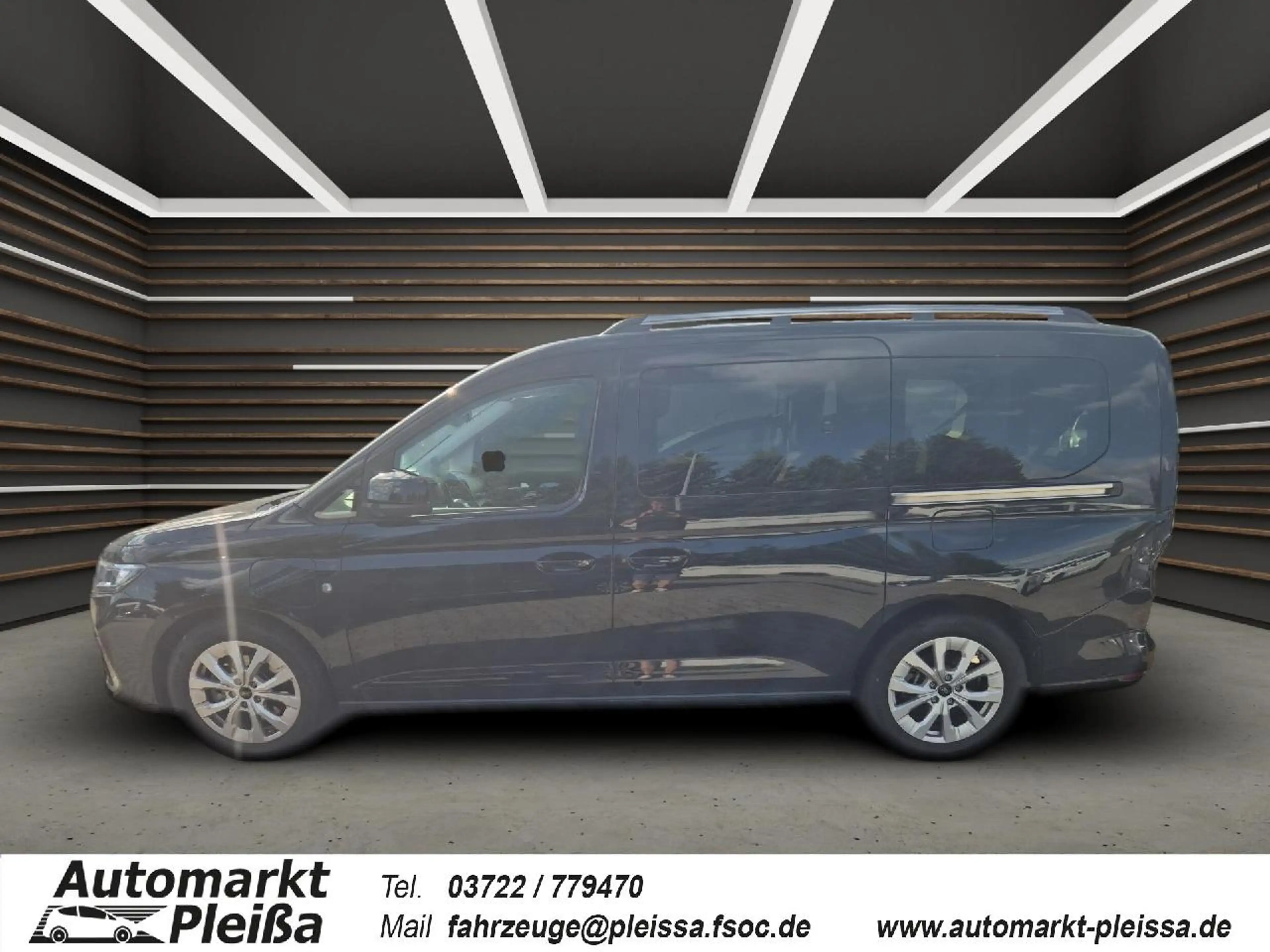 Ford Grand Tourneo PHEV Titanium — photo 3