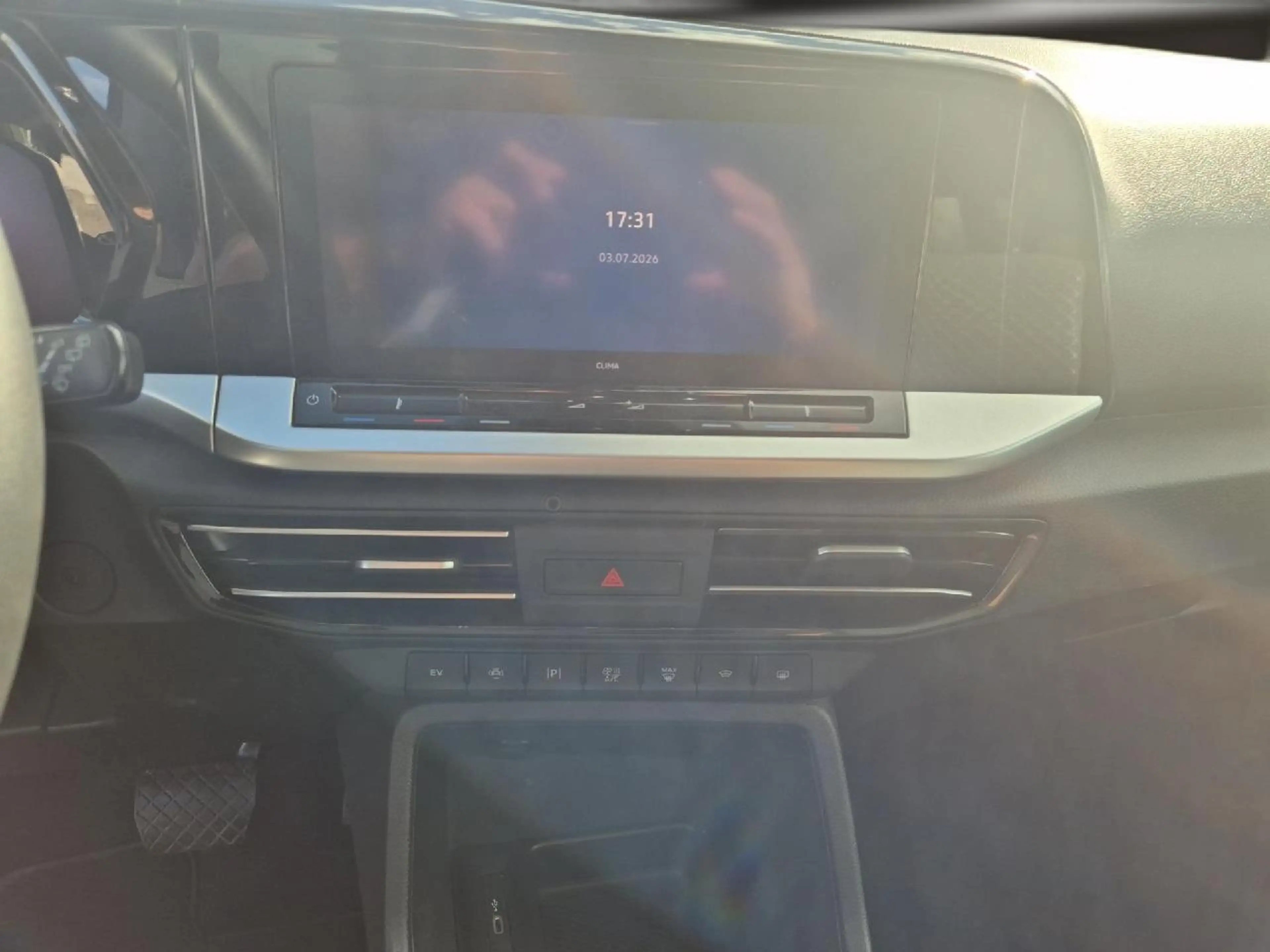 Ford Grand Tourneo PHEV Titanium — photo 6