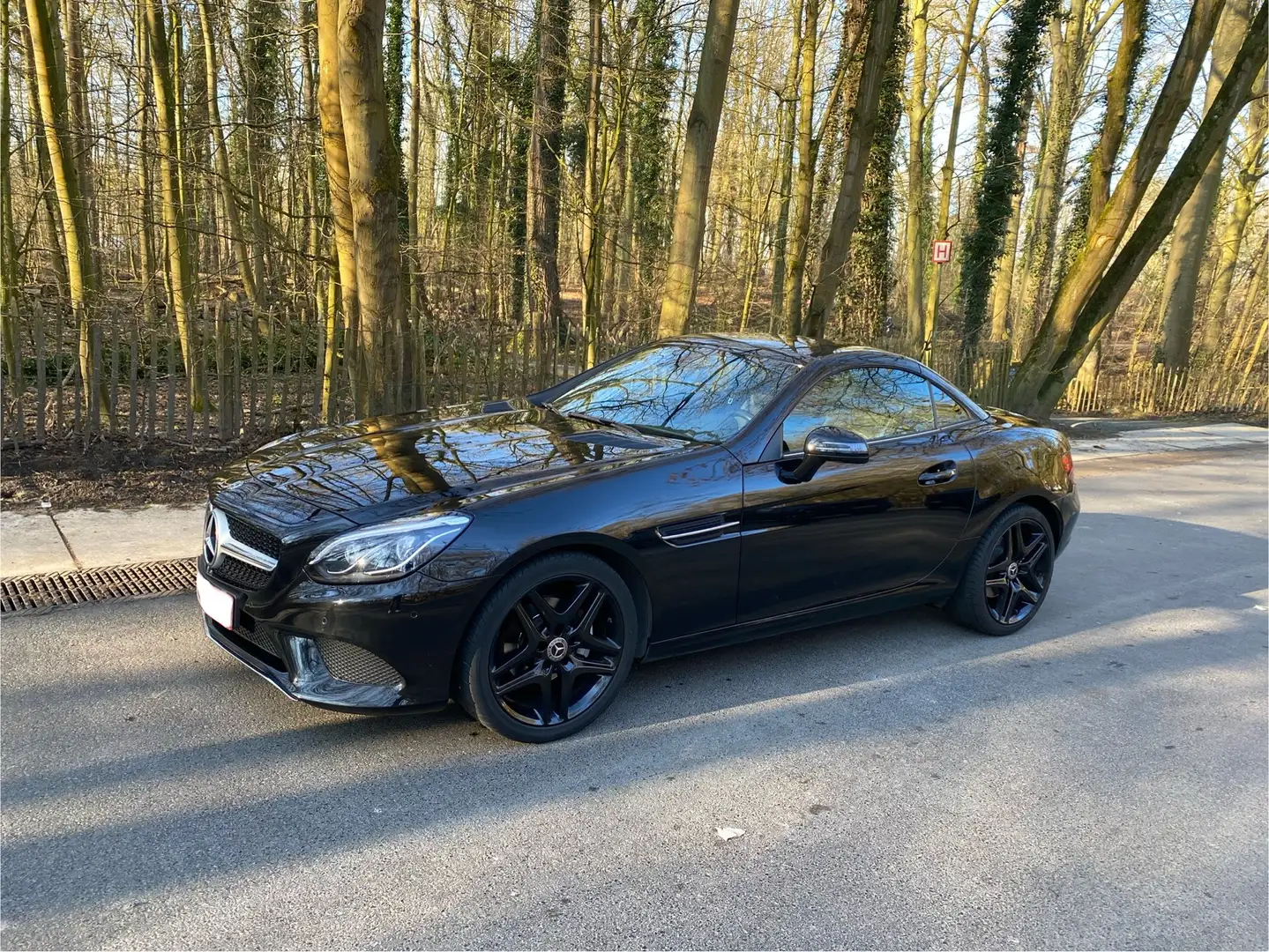Mercedes-Benz SLC 180 1.6L 4cyl. inj. directe turbo  9G-Tronic Schwarz - 2