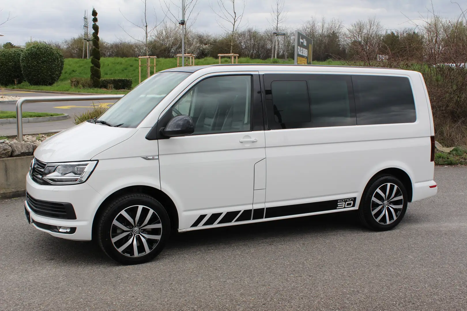 Volkswagen T6 Multivan Multivan Edition 30 4Motion TSI 204PS Benziner Alb - 2