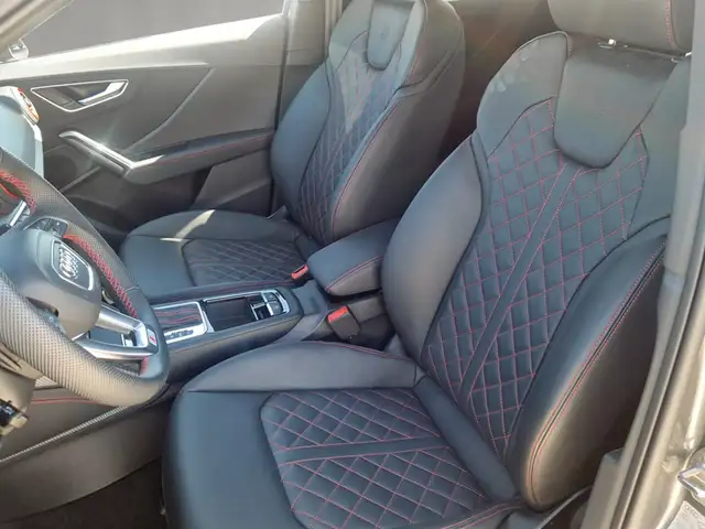 Audi Q2 view 8