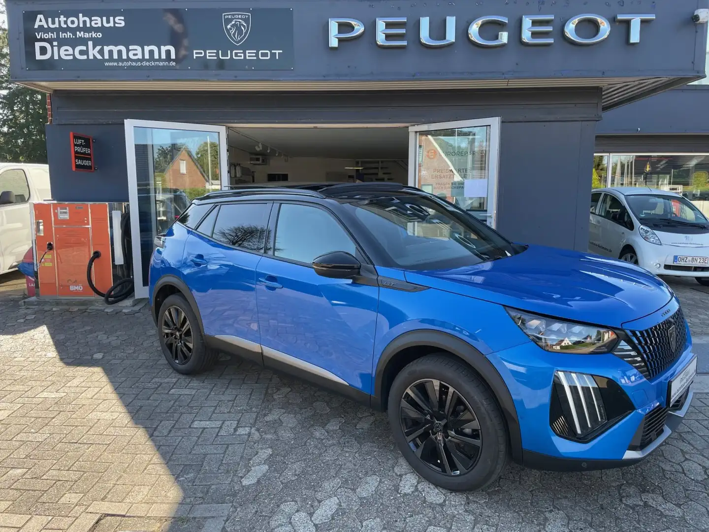 Peugeot 2008 PureTech 130 EAT8  GT Pano / Navi Blau - 1