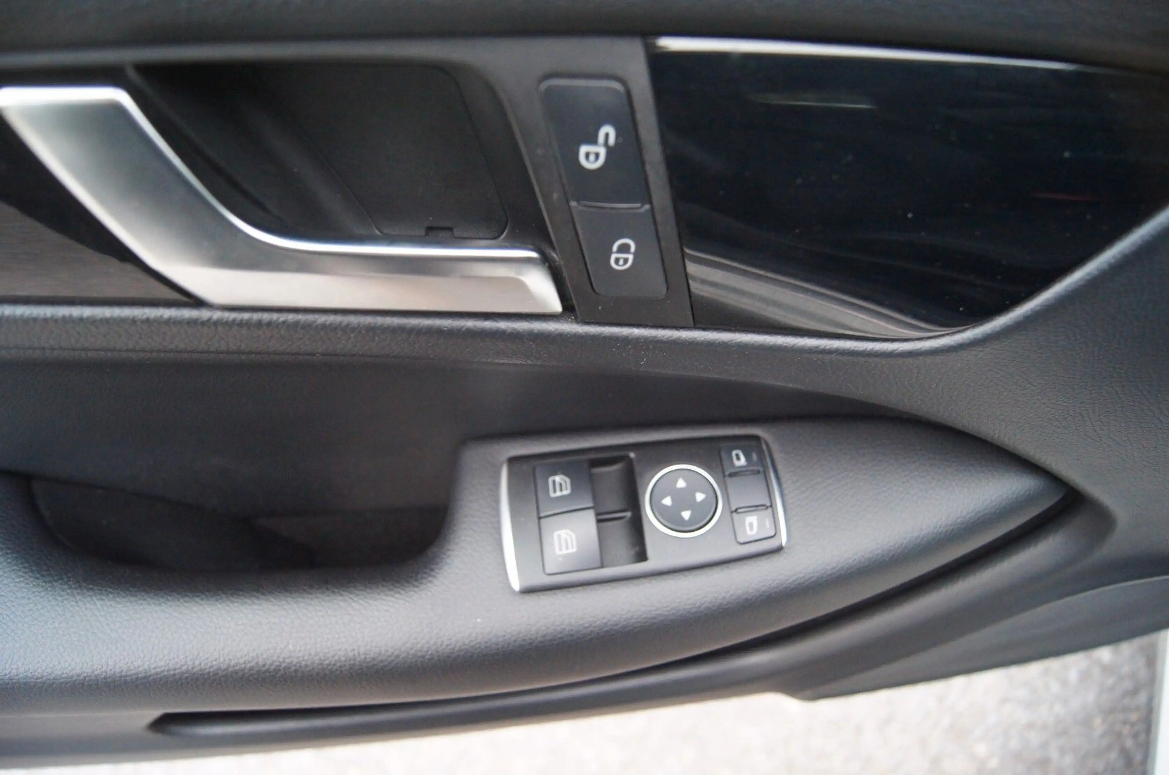 Mercedes-Benz C 180 Coupe CGI BlueEfficiency,viele Neuteile — photo 9