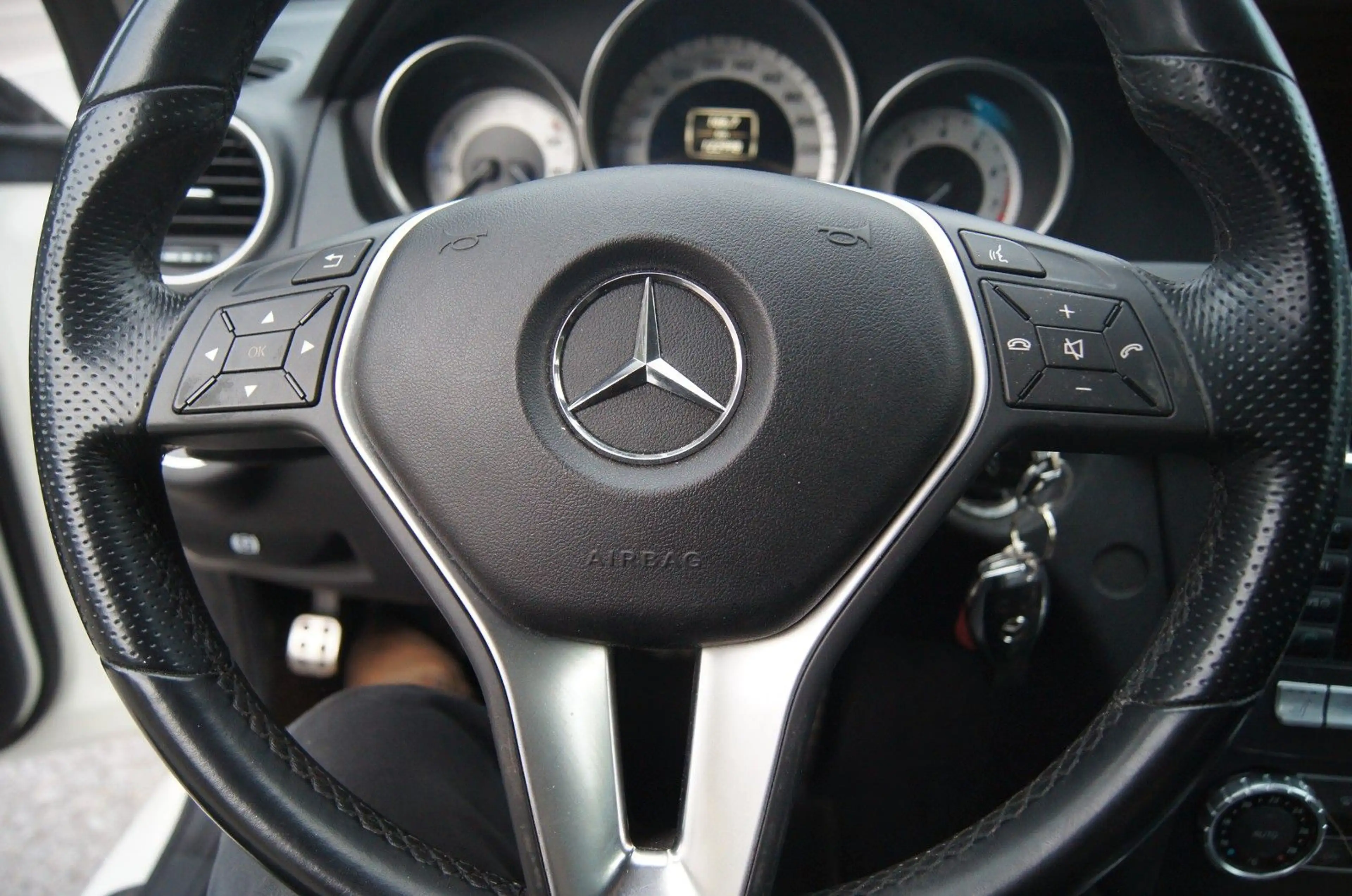 Mercedes-Benz C 180 Coupe CGI BlueEfficiency,viele Neuteile — photo 10