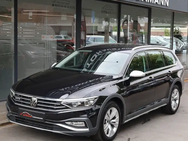 Volkswagen Passat Alltrack view 5