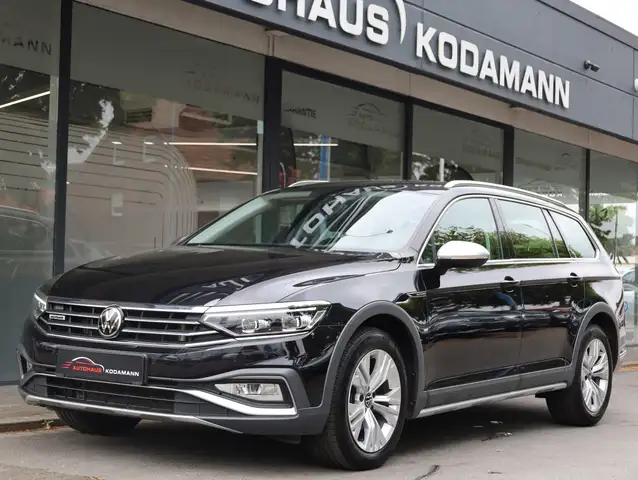Volkswagen Passat Alltrack view 6