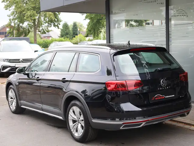 Volkswagen Passat Alltrack view 7