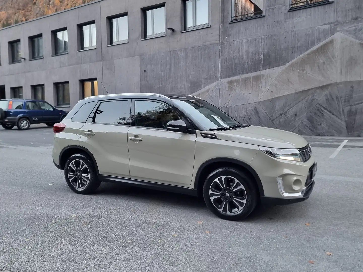 Suzuki Vitara 1,4 GL+ DITC Hybrid ALLGRIP flash/LED//NAVI//RFK Beige - 1