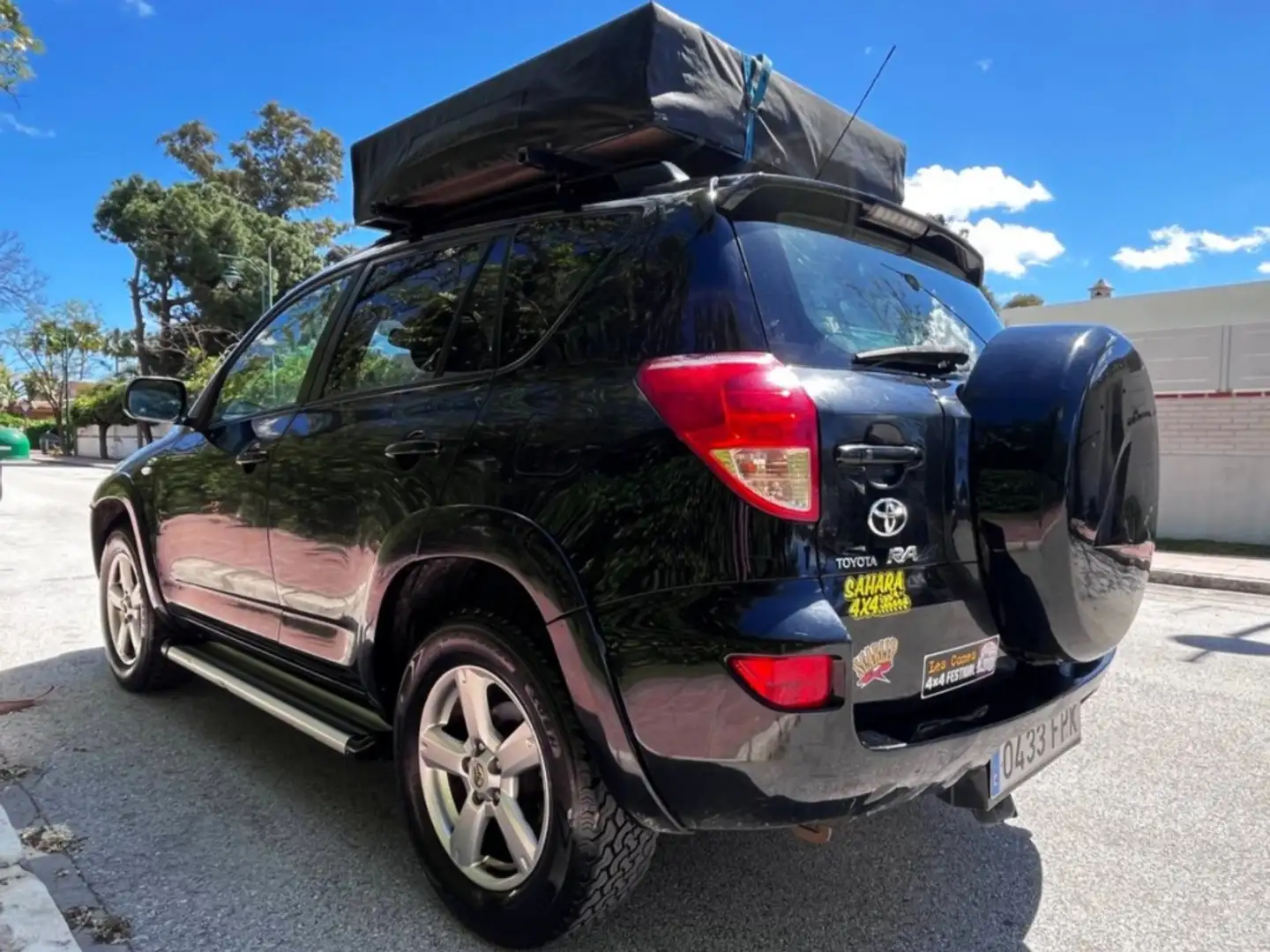 Toyota RAV 4 2.2D-4D Premium Cross Sport Fekete - 2