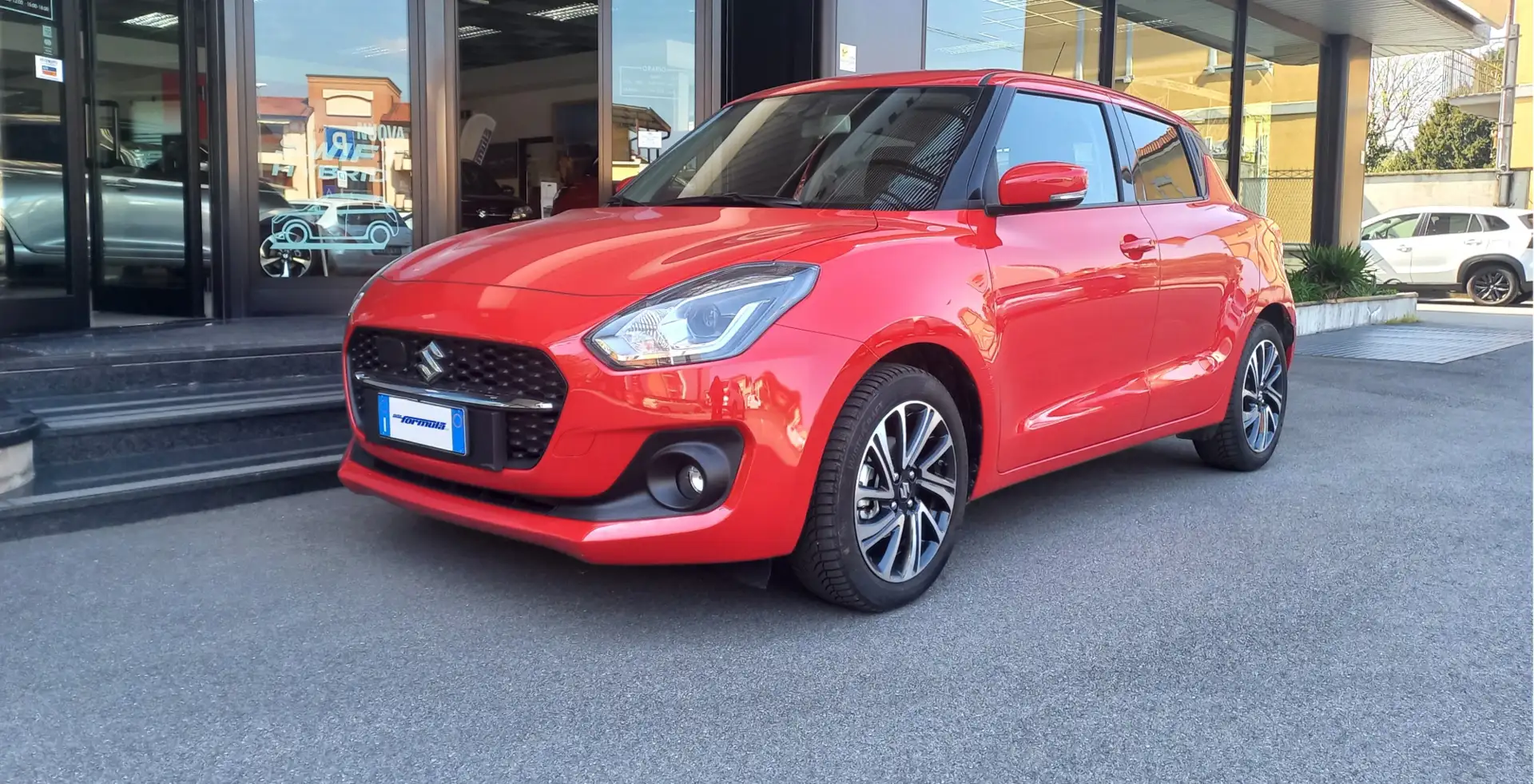 Suzuki Swift 1.2 Hybrid CVT Top Rouge - 1