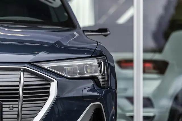 Audi E-Tron view 20
