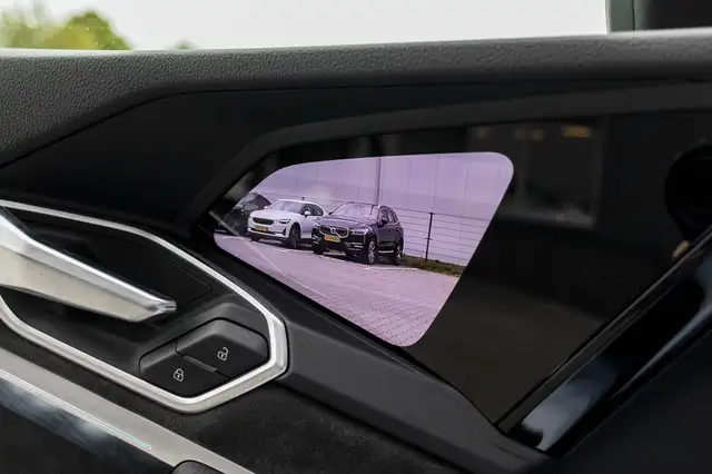 Audi E-Tron view 29