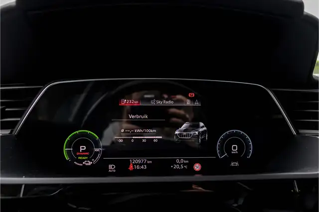 Audi E-Tron view 8