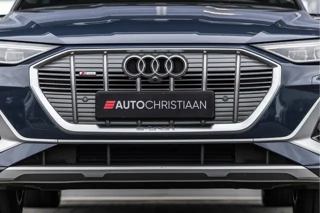 Audi E-Tron view 18