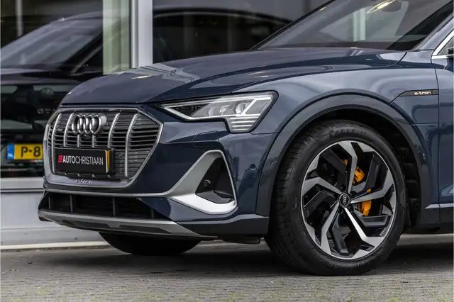Audi E-Tron view 16