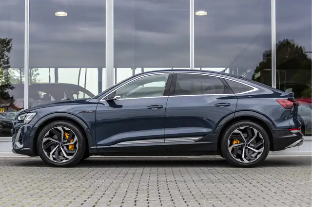 Audi E-Tron view 5