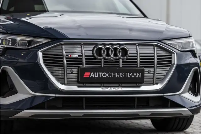 Audi E-Tron view 19