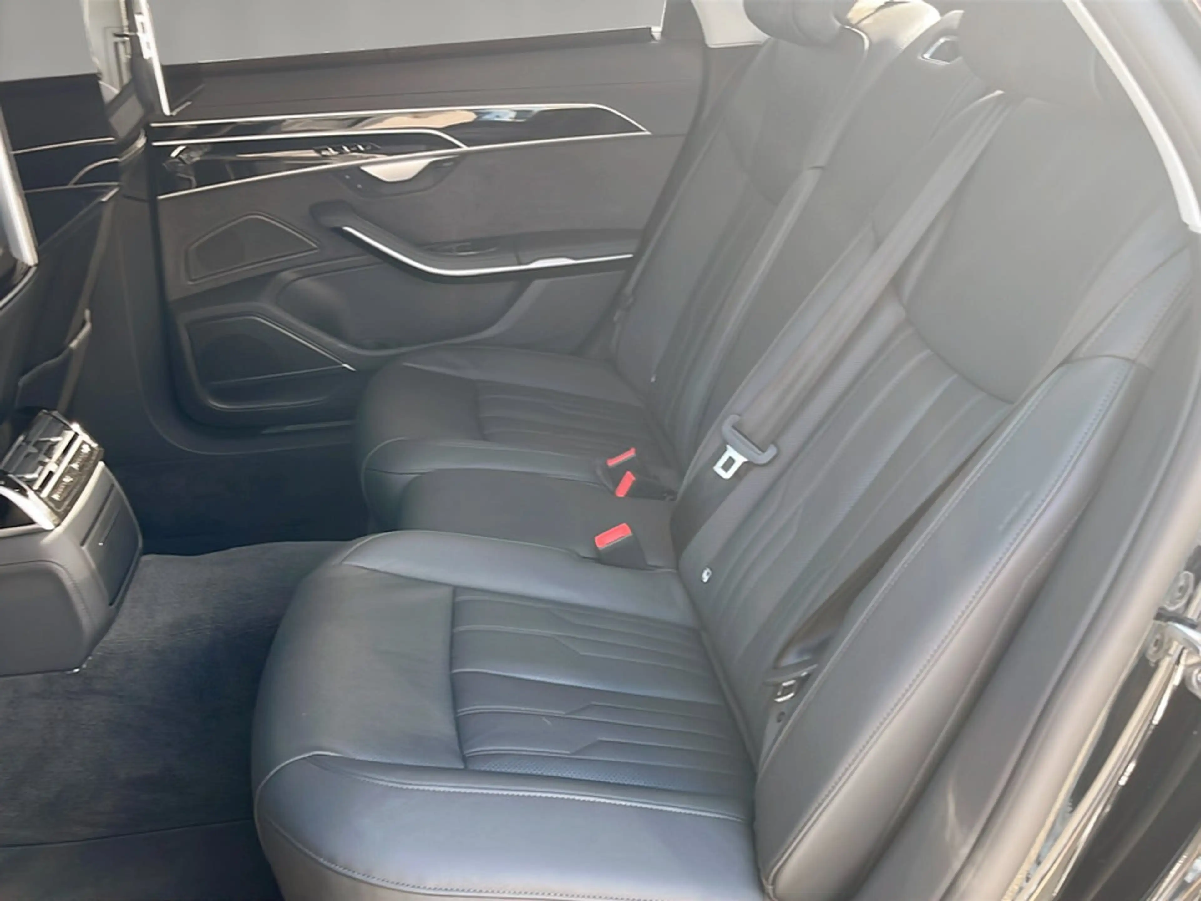 Audi A8 60 TFSI e quattro Lang — photo 12