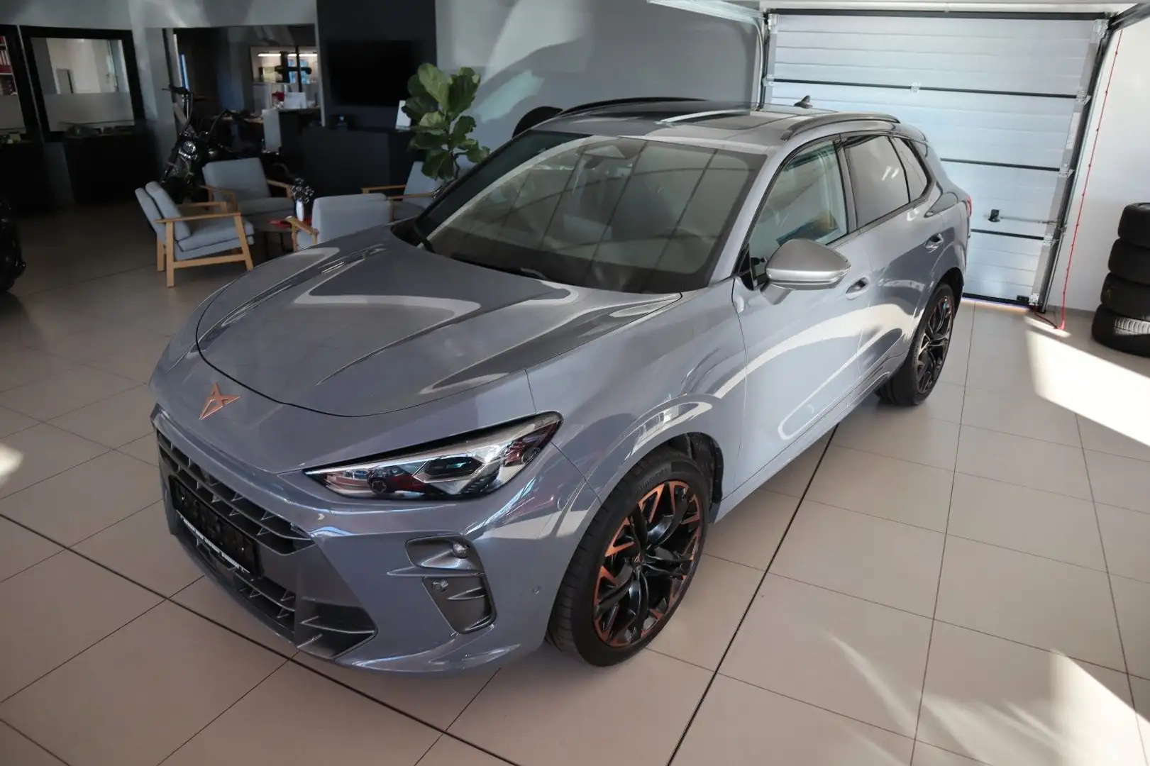 CUPRA Terramar VZ/360°/DAB/MATRIX/AHK Gris - 2