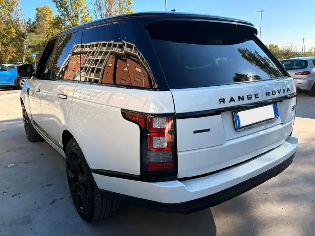 Land Rover Range Rover view 3