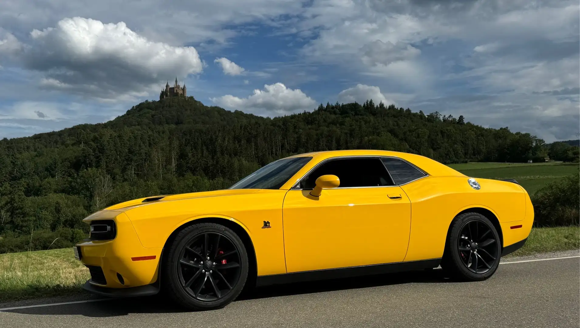 Dodge Challenger Automatik 6,4l V8 392 Hemi Scat Pack selten gelb - 1