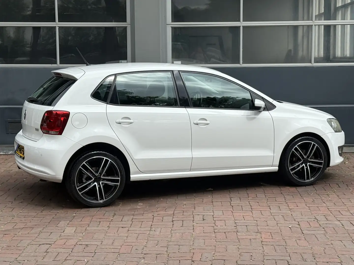 Volkswagen Polo 1.2 TSI Highline Bj 2012 Sportieve auto Cruise,16I Wit - 2
