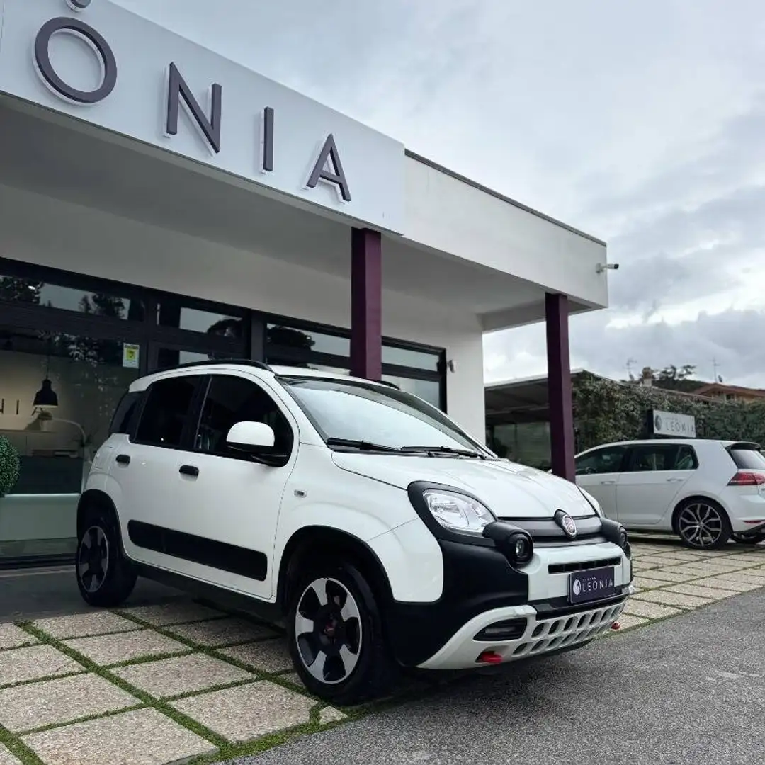 Fiat Panda 1.0 firefly hybrid Cross s&s 70cv 5 posti Bianco - 1