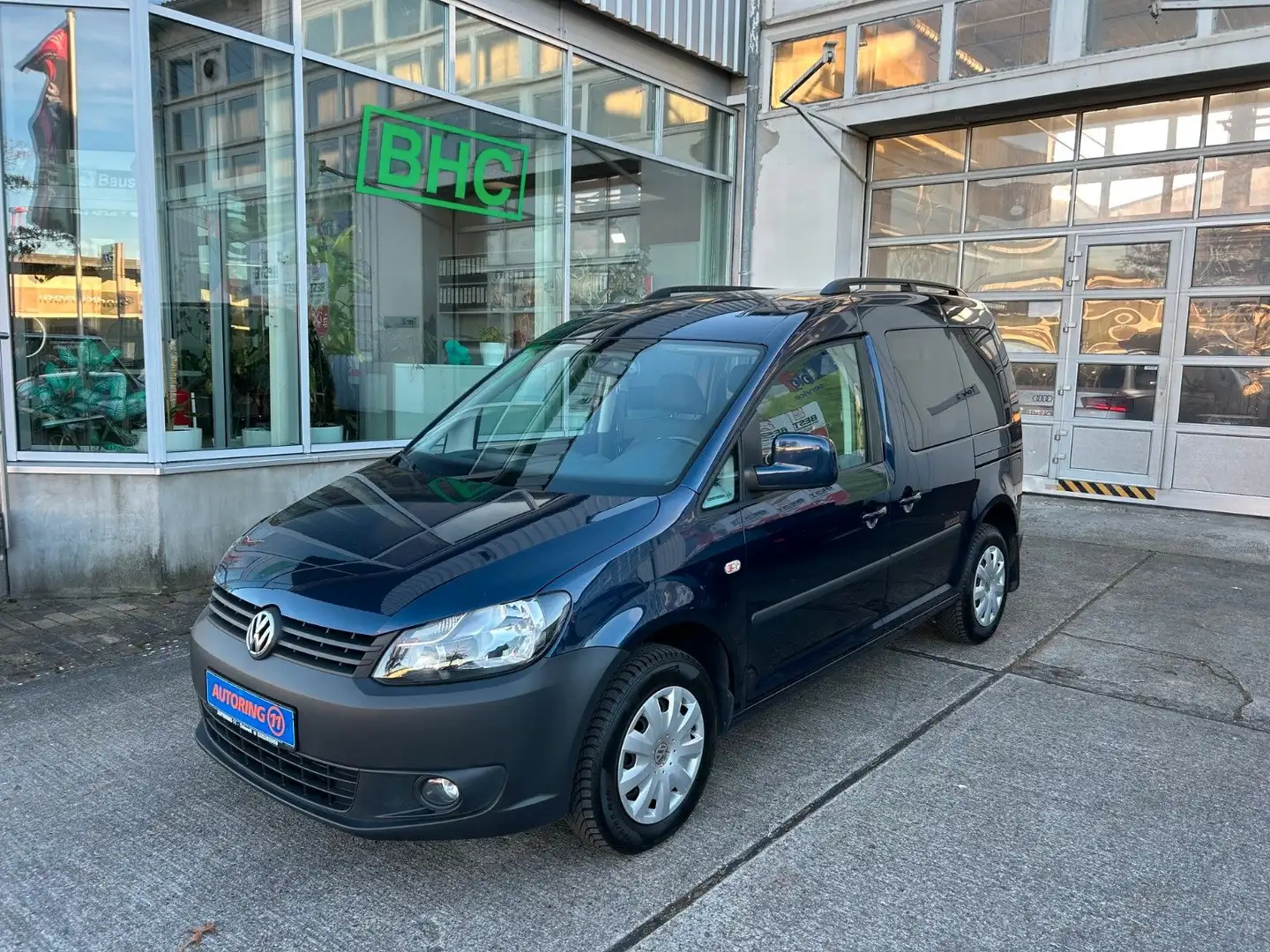 Volkswagen Caddy 1.6 TDI DSG Roncalli KLIMAUT*STANDHEIZ*AHK Blau - 2