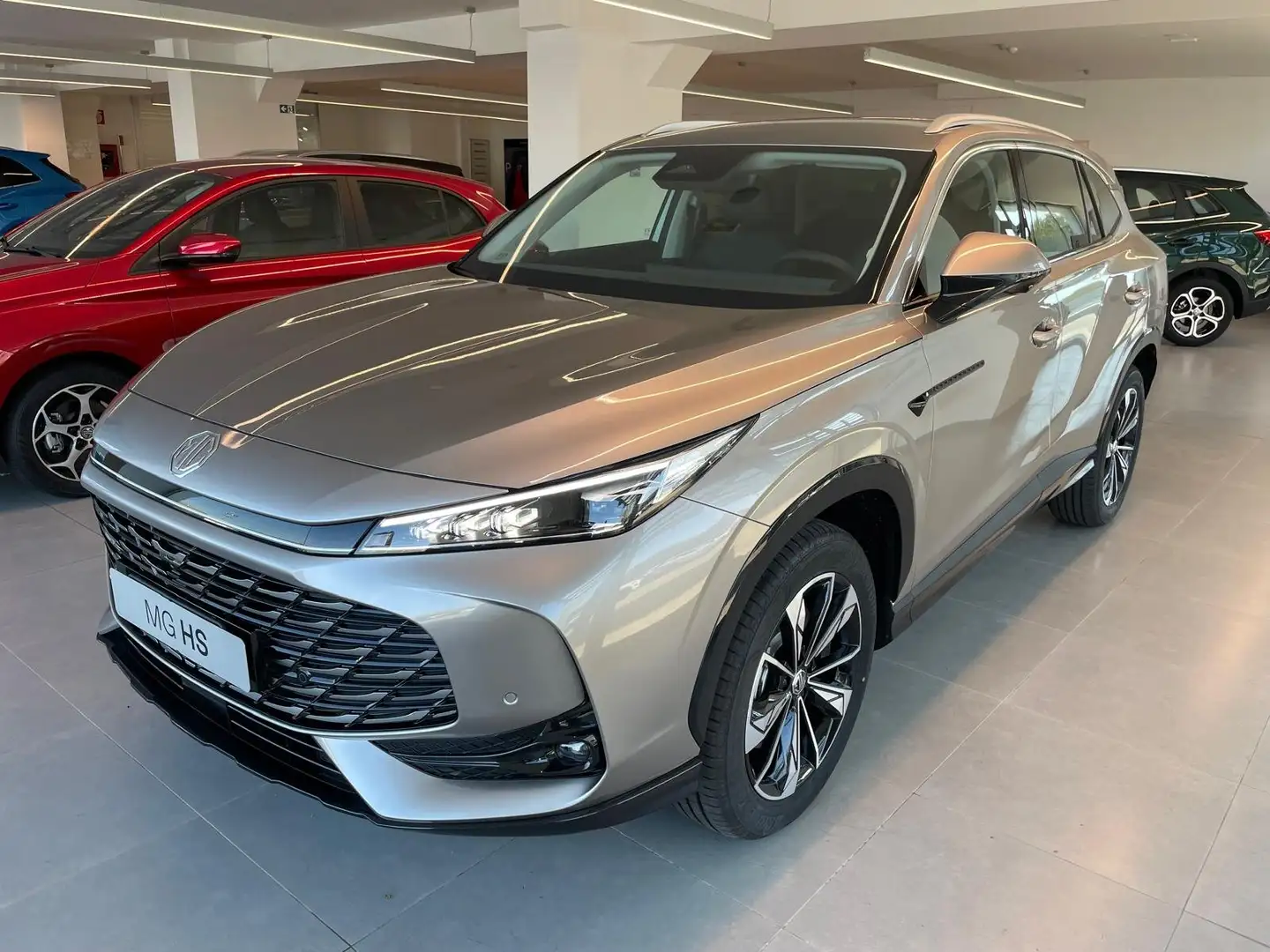 MG HS 1.5 IBRIDA 224cv LUXURY AUTOMATICO NUOVA Argento - 1