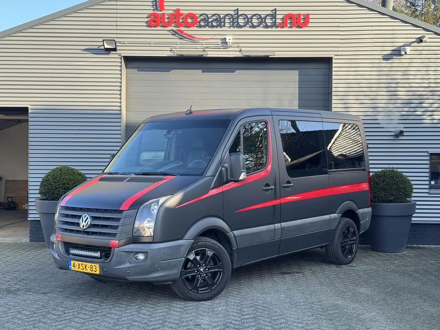 Volkswagen Crafter 30 2.0 TDI L1H2 BM | Rolstoel Vervoer | Navigatie Zwart - 1