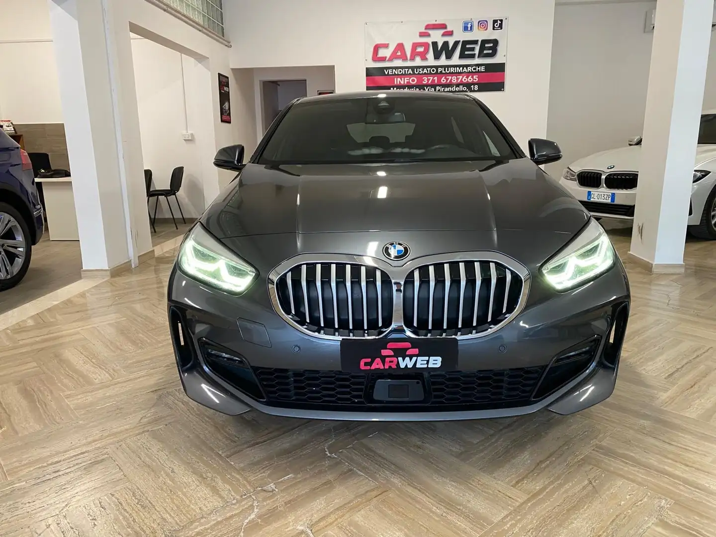 BMW 118 Serie 1 F40 118d Msport auto Gris - 2