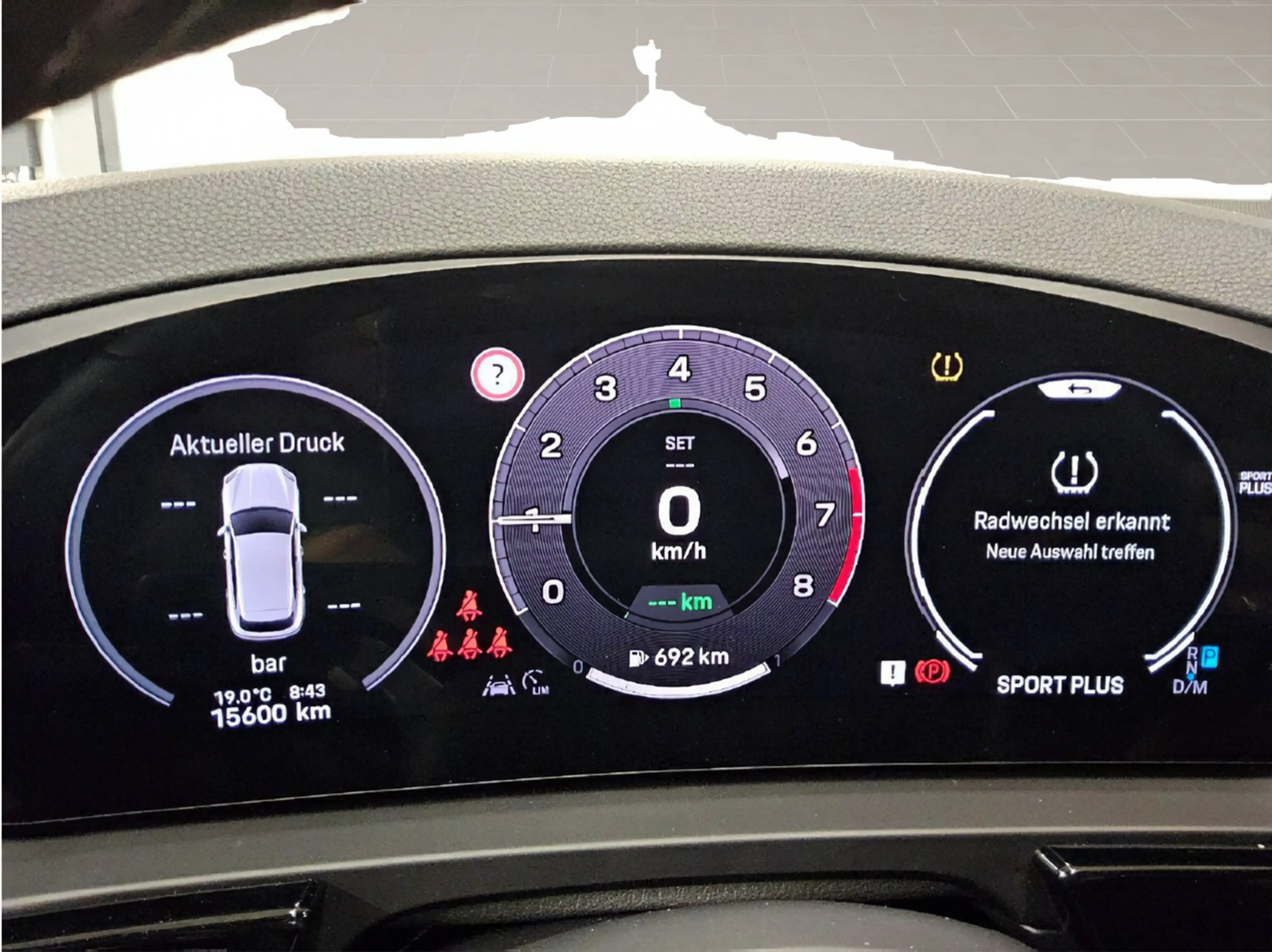 Porsche Cayenne E-Hybrid Pano Luft HD-Matrix ACC 14W Bose — photo 7